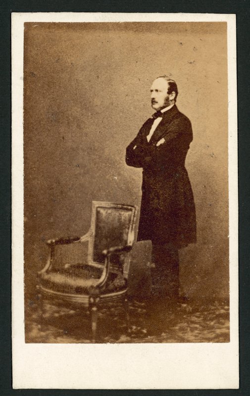 Prinz Albert, stehend hinter einem Stuhl (s/w Foto) von English Photographer