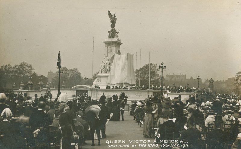 Queen Victoria Memorial, Enthüllung durch den König, 16. Mai 1911 von English Photographer