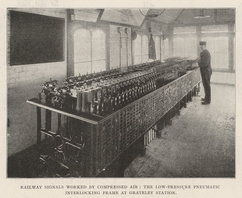 Eisenbahnsignale, die mit Druckluft betrieben werden, der Niederdruck-Pneumatik-Verschlussrahmen am Bahnhof Grateley von English Photographer