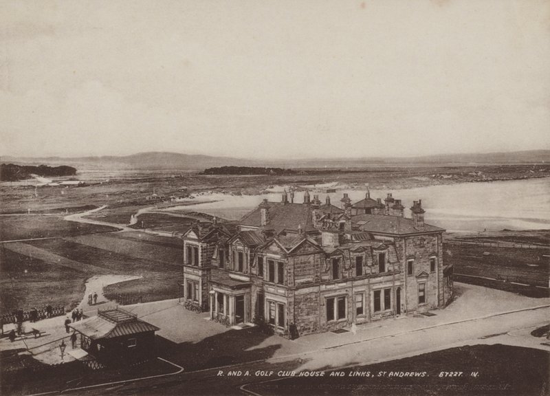Royal and Ancient Golf Club House und Links, St Andrews von English Photographer