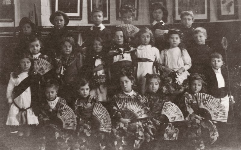 Schulkinder, Norfolk, frühes 20. Jahrhundert von English Photographer