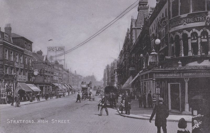 Stratford, High Street, mit Borough Theatre von English Photographer