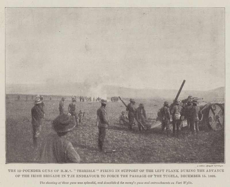 Die 12-Pfünder-Kanonen der HMS Terrible feuern zur Unterstützung der linken Flanke während des Vormarsches der Irish Brigade, um den Übergang des Tugela zu erzwingen, 15. Dezember 1899 von English Photographer
