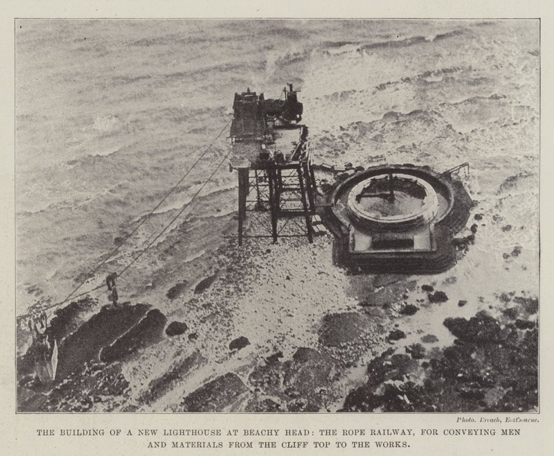 Der Bau eines neuen Leuchtturms am Beachy Head, die Seilbahn für den Transport von Männern und Materialien von der Klippe zu den Arbeiten von English Photographer