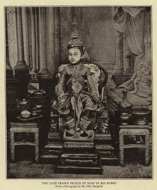 Der verstorbene Kronprinz von Siam in seinen Roben von English Photographer