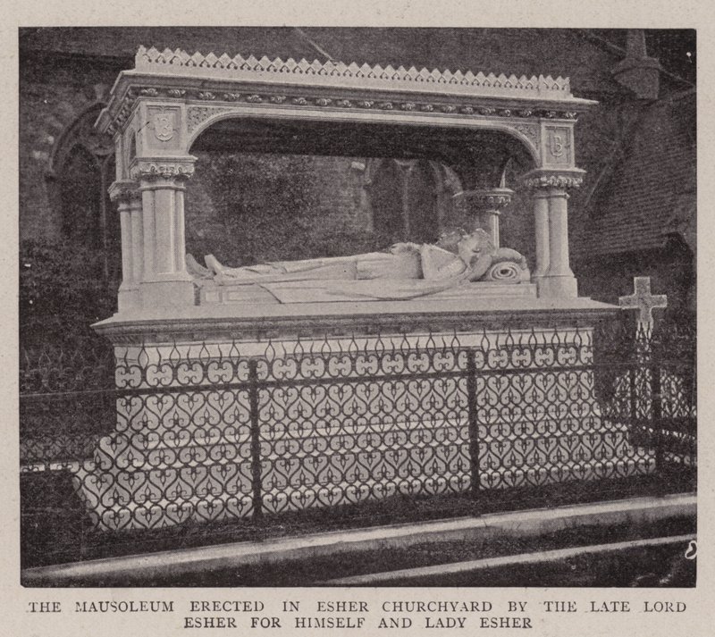Das Mausoleum, das im Esher Kirchhof vom verstorbenen Lord Esher für sich und Lady Esher errichtet wurde von English Photographer