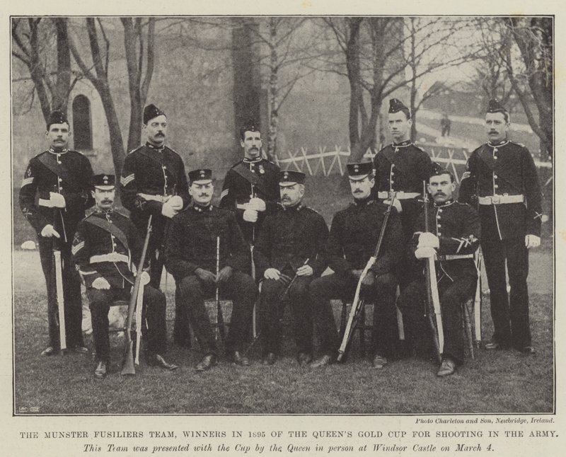 Das Munster Fusiliers Team, Gewinner der Queens Gold Cup für Schießen in der Armee 1895 von English Photographer
