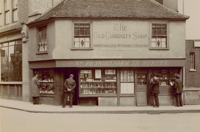 The Old Curiosity Shop, 14 Portsmouth Street, Lincolns Inn Fields, London von English Photographer