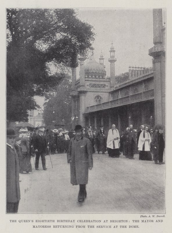 Der achtzigste Geburtstag der Königin in Brighton, der Bürgermeister und die Bürgermeisterin kehren vom Gottesdienst im Dome zurück von English Photographer
