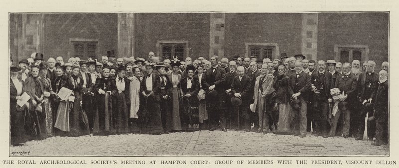 Das Treffen der Royal Archaeological Society in Hampton Court, Gruppe von Mitgliedern mit dem Präsidenten, Viscount Dillon von English Photographer