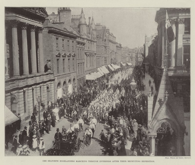 Die Seaforth Highlanders marschieren nach ihrer Rekrutierungsexpedition durch Inverness von English Photographer