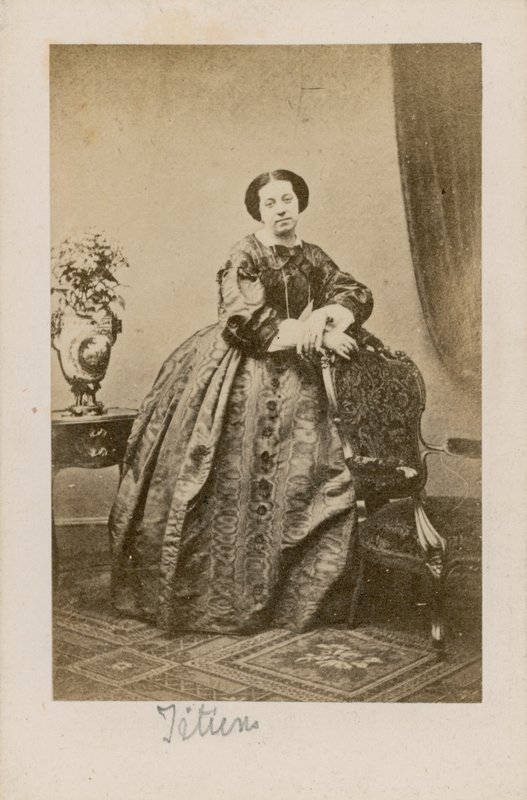 Theresa Titiens, Sängerin von English Photographer