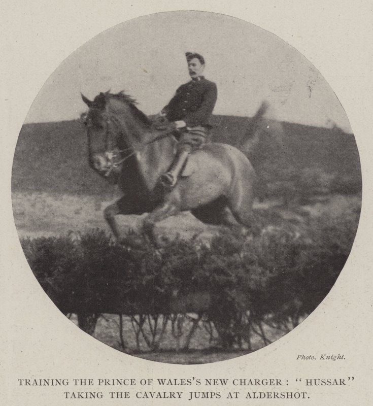 Training des neuen Pferdes des Prinzen von Wales, Husar nimmt die Kavalleriesprünge in Aldershot von English Photographer