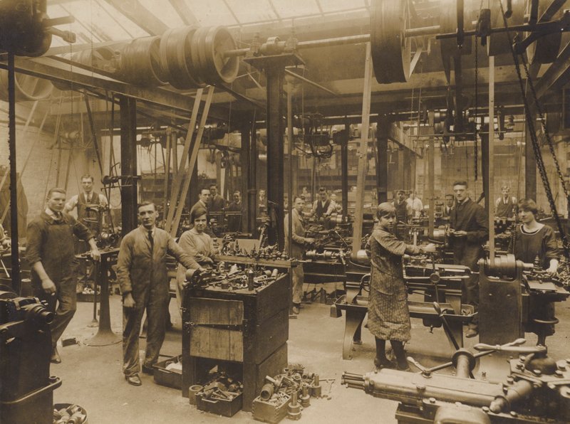 Unidentifizierte englische Ingenieurwerke, frühes 20. Jahrhundert (s/w Foto) von English Photographer