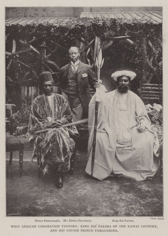 Westafrikanische Krönungsbesucher, König Bai Farima des Kawai-Landes und sein Cousin Prinz Pamayangba von English Photographer