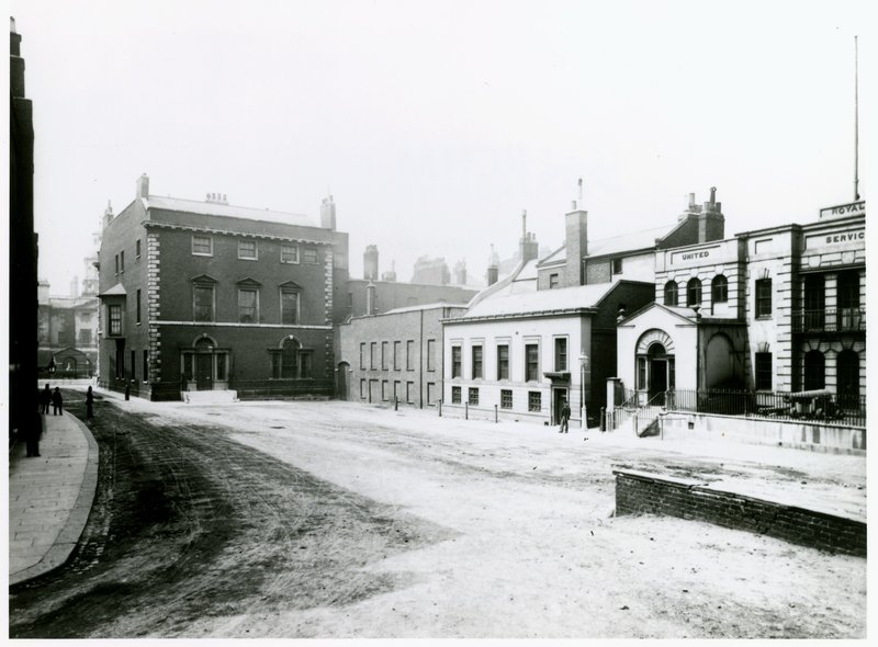 Whitehall Court oder Yard, Vanbrugh House, abgerissen 1898 von English Photographer