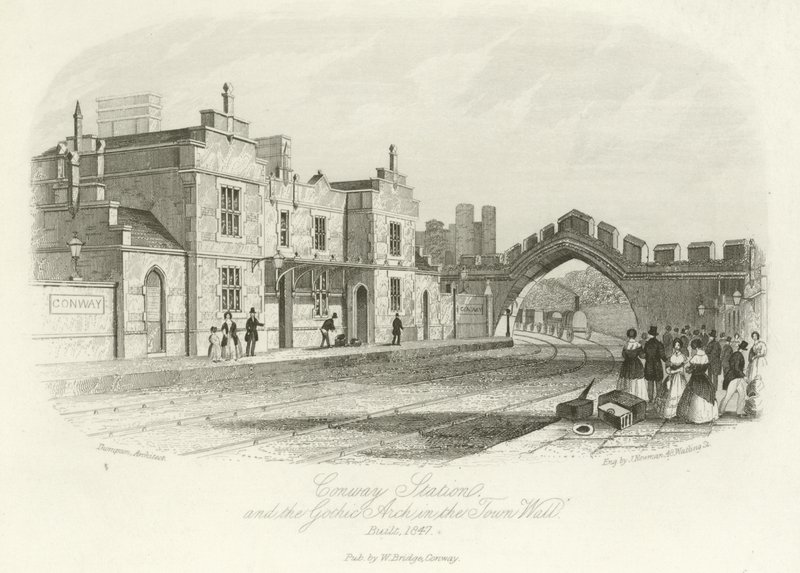 Conwy Station und der gotische Bogen in der Stadtmauer, erbaut 1847 von English School