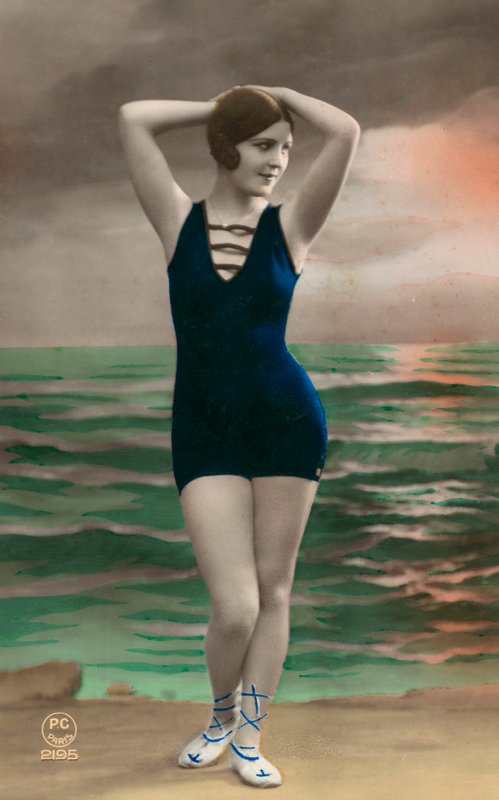 Junge Frau im Badeanzug (farbiges Foto) von European Photographer