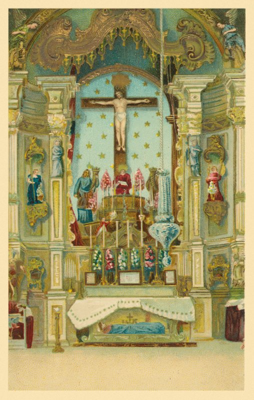 Gekreuzigte Christusfigur über einem Kirchenaltar von European School