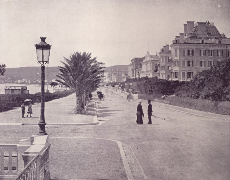 Zentraler Abschnitt der breiten Promenade von French Photographer