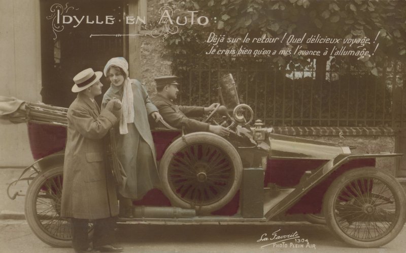 Paar mit einem Auto von French Photographer