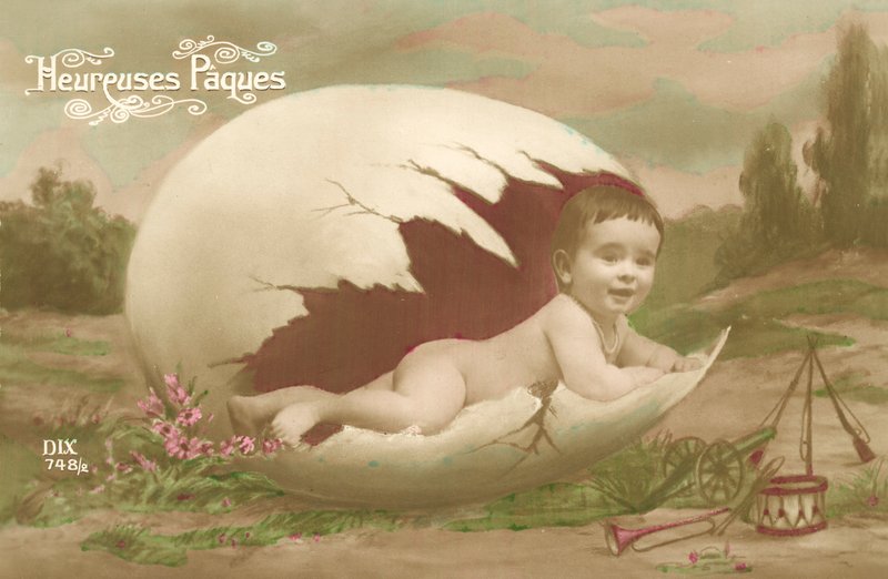 Osterkarte, zeigt Baby, das aus einem großen Ei schlüpft von French Photographer
