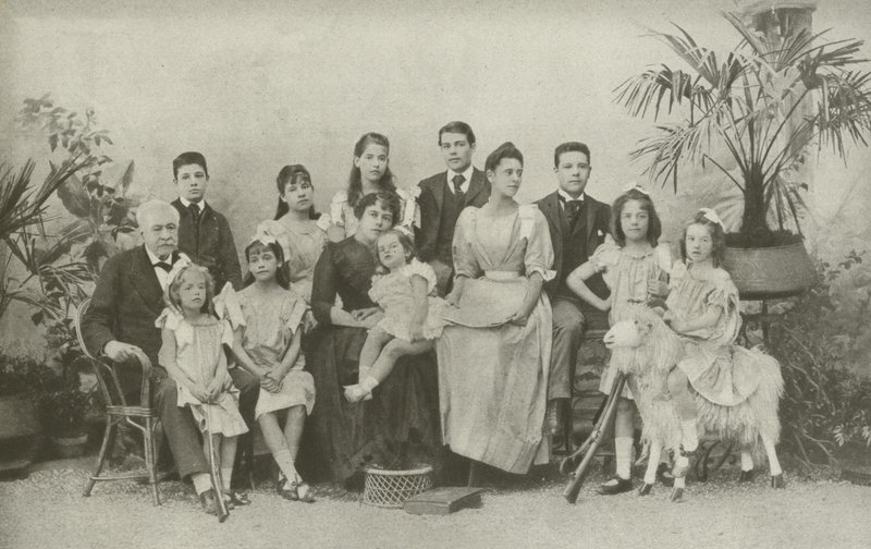 Ferdinand de Lesseps mit seiner Frau und seinen Kindern von French Photographer