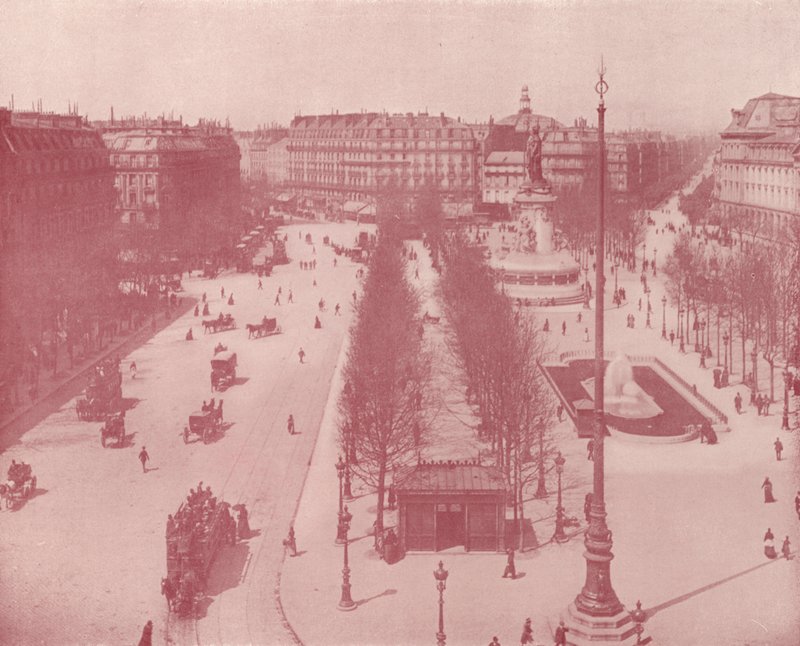 Paris: Place de la République (s/w Foto) von French Photographer