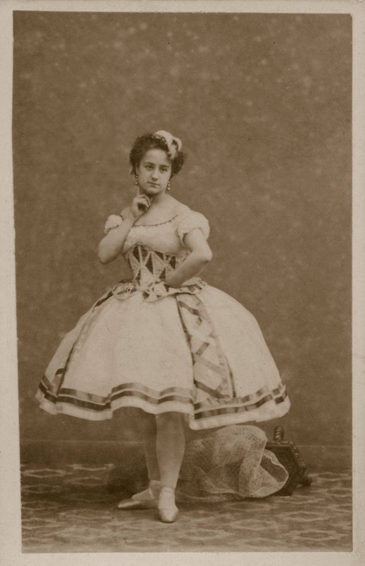 Porträt einer Tänzerin von French Photographer