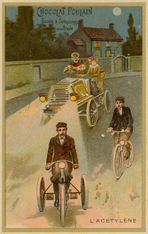 Acetylen-Scheinwerfer an einem Auto und einem Motorrad von French School