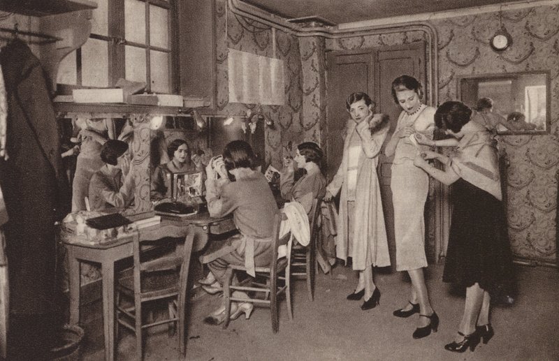 Paris: Hinter den Kulissen eines Modehauses, Mannequins von Henri Manuel