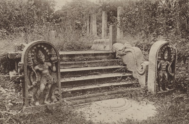 Ruinenstädte von Ceylon: Mondstein, Wächtersteine und Stufen von Henry W. Cave