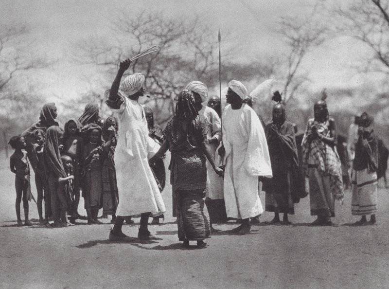 Afrika: Aulad Hamid Tanz (s/w Foto) von Hugo Adolf Bernatzik