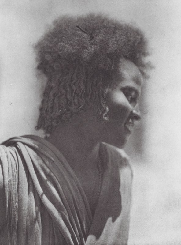 Afrika: Hadendoa-Jugendlicher, östlicher Sudan von Hugo Adolf Bernatzik