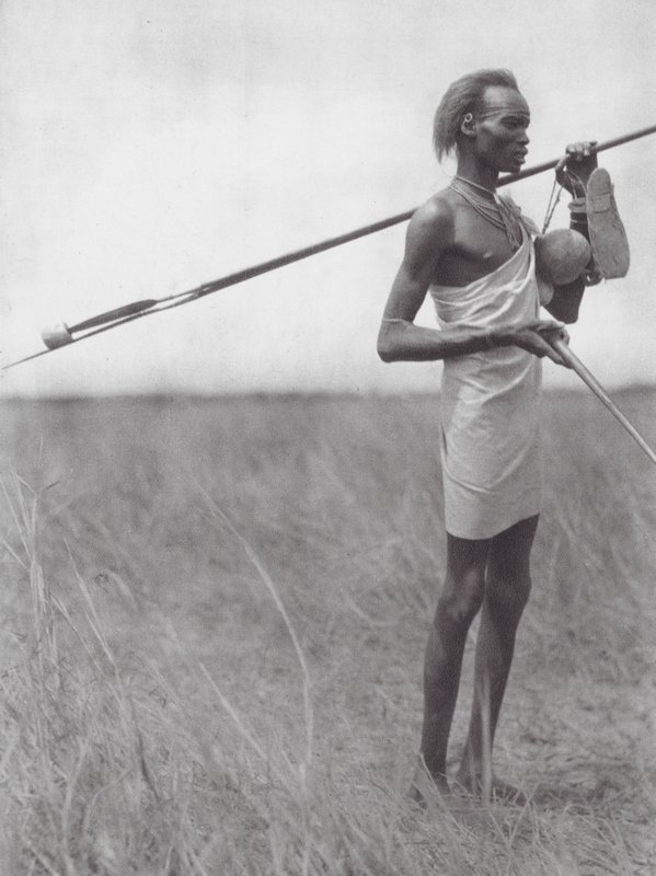 Afrika: Reisender Dinka-Krieger (s/w Foto) von Hugo Adolf Bernatzik