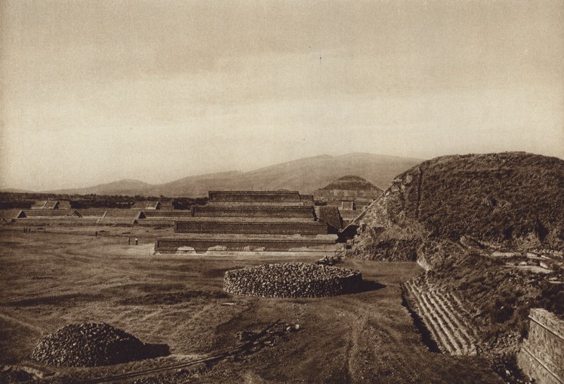 Mexiko: San Juan Teotihuacan, Blick auf die Terrassen der Zitadelle von Hugo Brehme