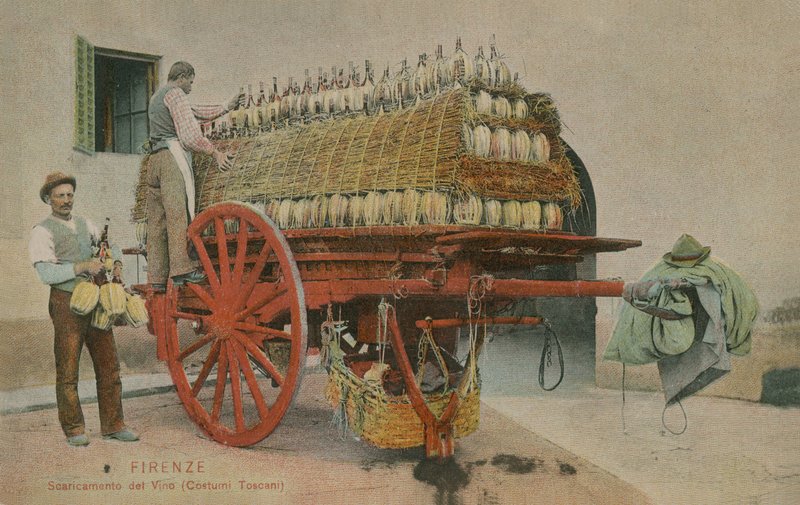 Beladen von Weinflaschen auf einen Wagen, Florenz von Italian Photographer