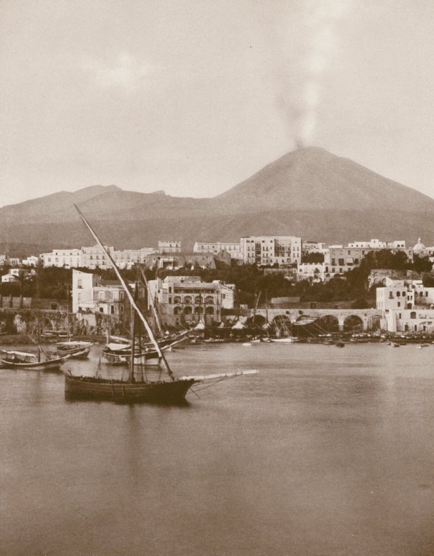 Torre Del Greco, Panorama und Vesuv (s/w Foto) von Italian Photographer