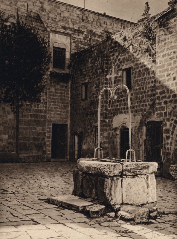Nazareth, Brunnen im Hof der Verkündigungskirche von Karl Grober