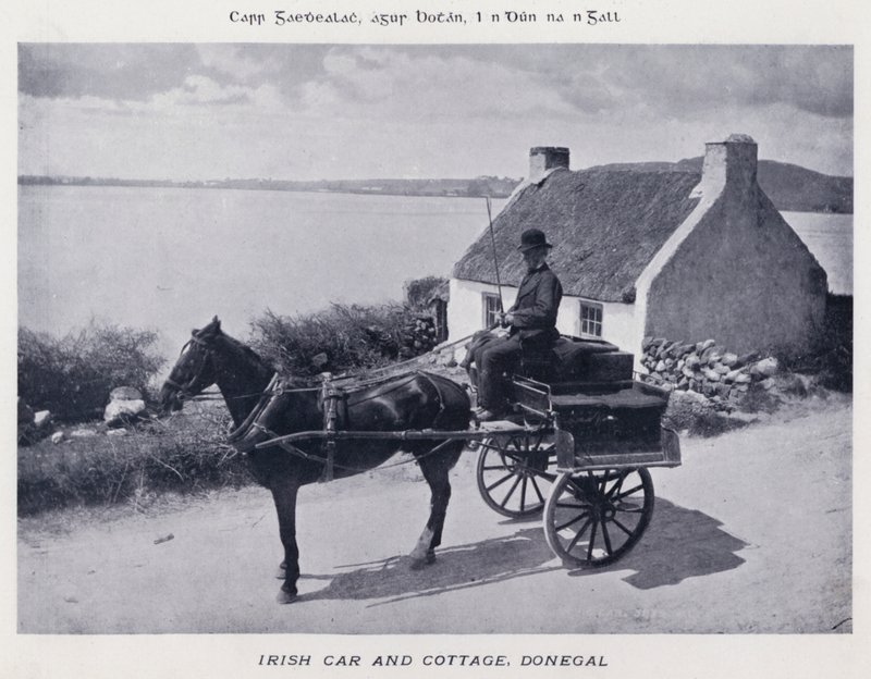 Irischer Wagen und Hütte, Donegal (s/w Foto) von Karl Karlovich Piratsky