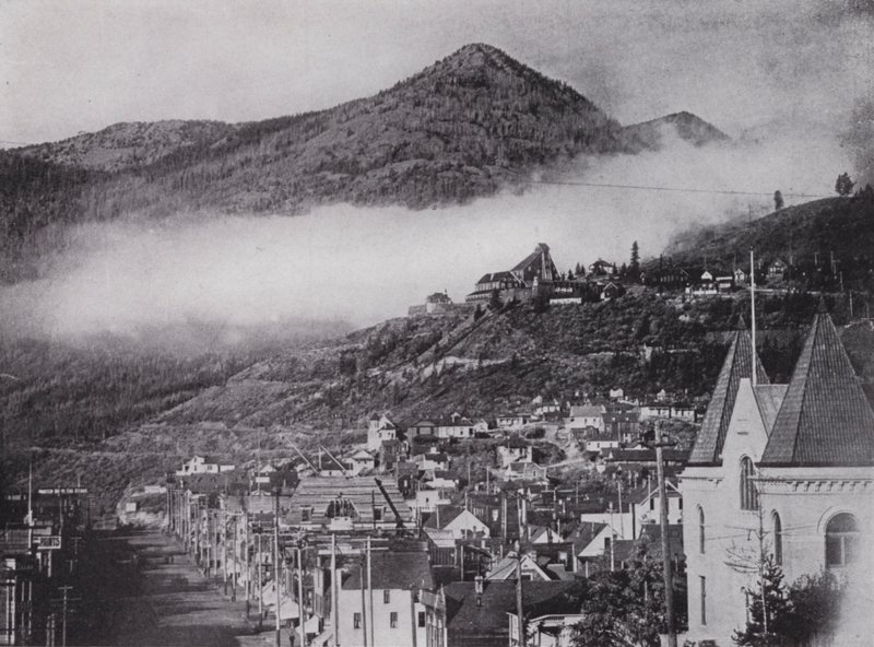 Gesamtansicht von Rossland, mit Blick auf die Le Roi Mine von Photographer Canadian