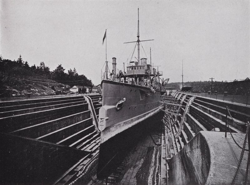 HMS "Flora," im Dock, Esquimalt, British Columbia von Photographer Canadian