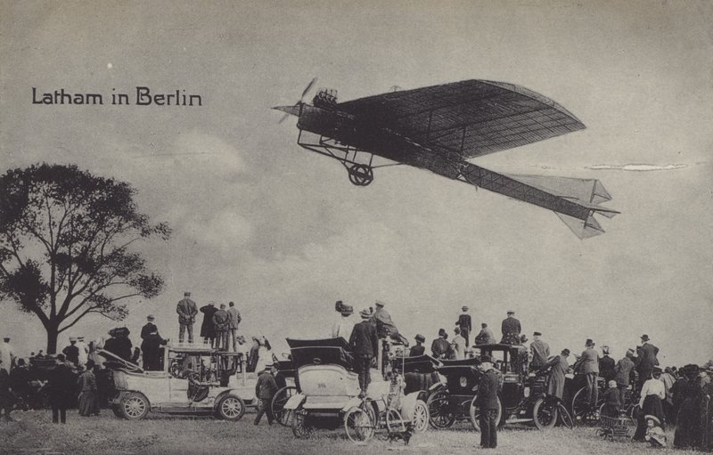 Der französische Flieger Hubert Latham in Berlin von Photographer German