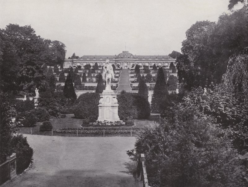 Potsdam, Denkmal Friedrich des Großen und Blick auf das Schloss Sanssouci von Photographer German