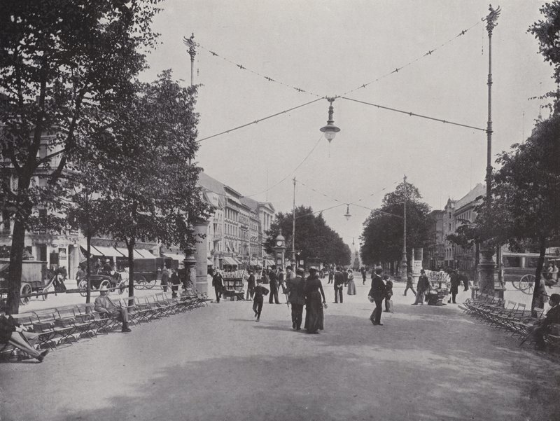 Unter den Linden, Mittelallee und Durchblick auf das Denkmal Friedrich des Großen von Photographer German