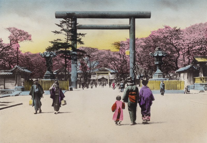 Japan, ca. 1912: Das enorme bronzene Torii für Shokonsha oder Geisterbeschwörungs-Schrein für gefallene Soldaten in nationalen Konflikten, Tokio von Photographer Japanese