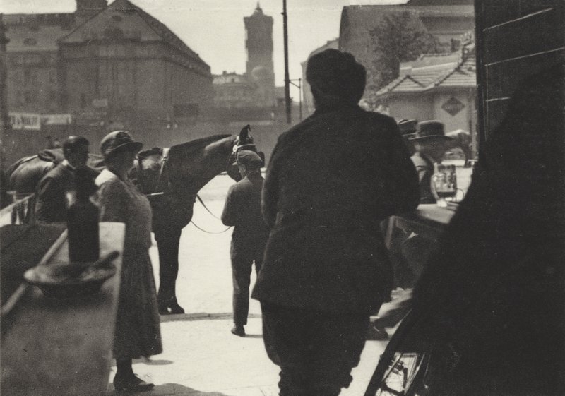 Berlin: Blick aus einer Kneipe auf den Alexanderplatz von Sasha Stone