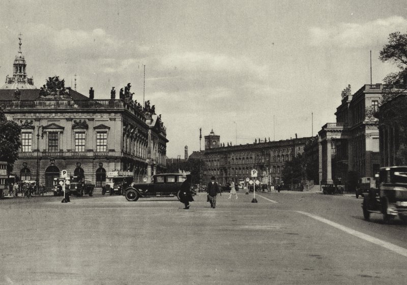 Berlin: Zeughaus und Kronprinzenpalais von Sasha Stone