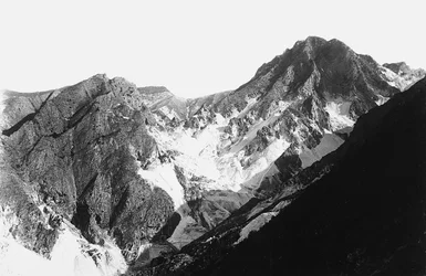Der Fantiscritti-Marmorbruch in den Apuanischen Alpen, in der Toskana, gesehen von Belgia