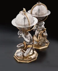 Zwei außergewöhnliche terrestrische und himmlische Globen, unterstützt von Herkules und Atlas, Augsburg